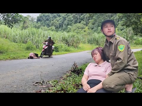 Police Luyen Met A Girl Running Out Of The Woods And Fainted
