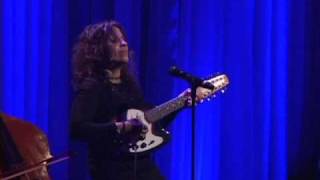 LINDA PERRY  What's Up ♫ Groovy new version! chords