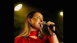 "Adem je in"  (S-10) door  JANNE
