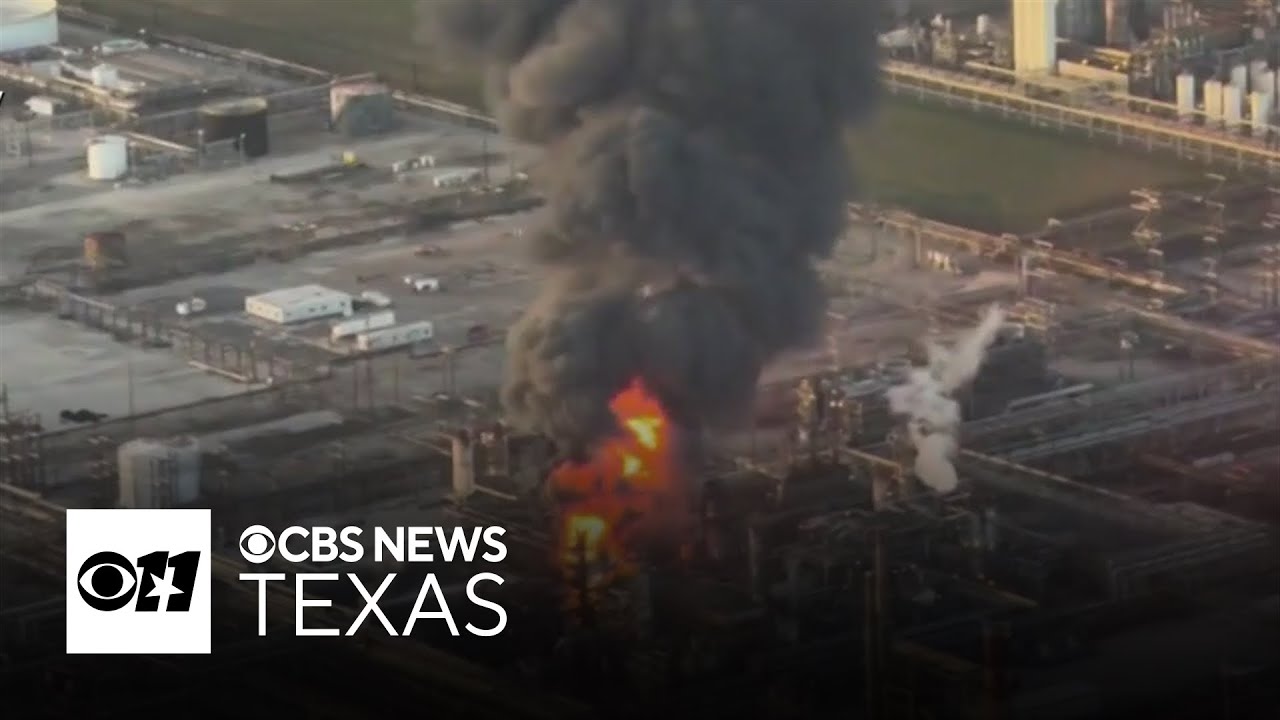 Explosion at Texas Valero oil refinery sends smoke, flames into the air ...