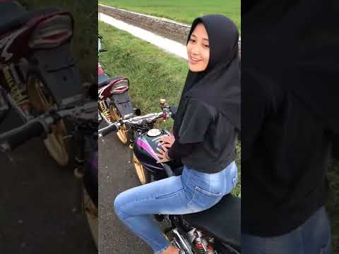 Pantat jilbab (jilboobs) diatas motor