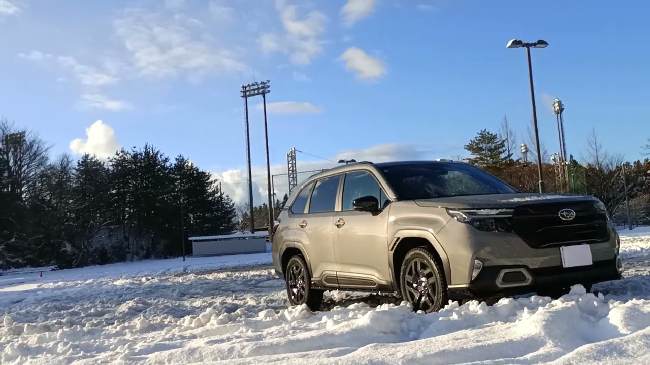 【新型フォレスターblackselection】この地域では2026年に初めて朝日を撮影。ボディ色のリバーロック。光照射のON.OFFで彩りの変化あり。朝早起きしての外で行動は価値あると感じました。