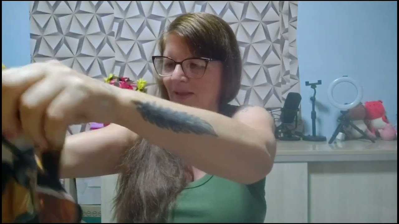 ASMR-MOSTRANDO  ROUPAS QUE GANHEI 🥱😴#durmabem #durmamelhor #durmarapido 