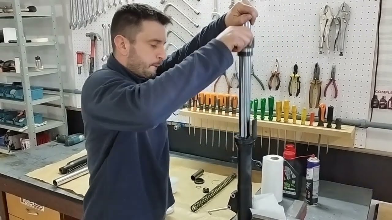 como montar a suspensão dianteira da ninja 250\ninja 300