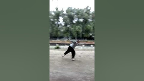 How to perform the Butterfly Kick (Xuànzi 旋子)