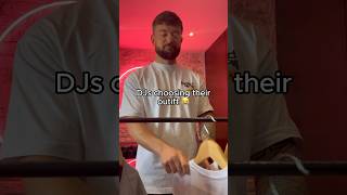 DJs choosing their outfit… 👀😂