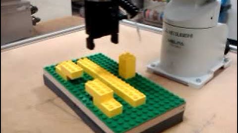 Mitsubishi RV-2AJ robot arm building with Lego blocks (Final version)