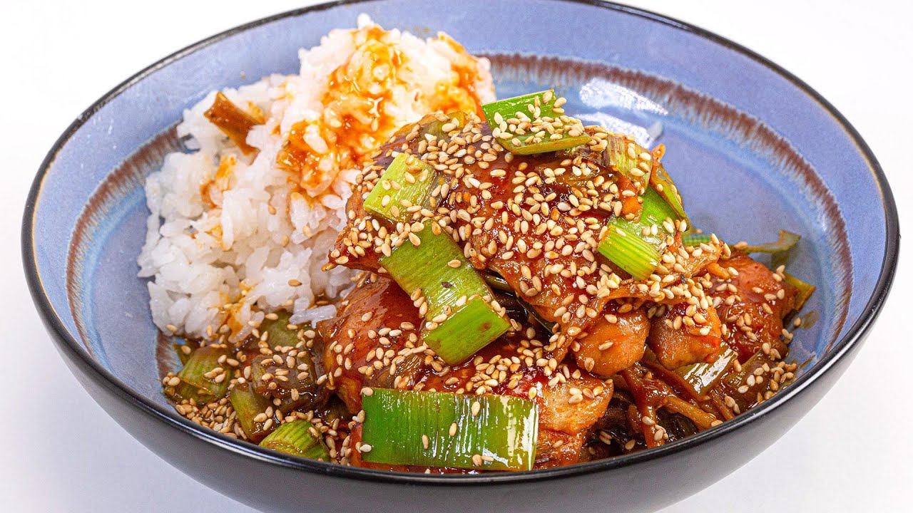 How To Make Gochujang Skillet Chicken & Korean Rice By Rachael | Rachael Ray Show