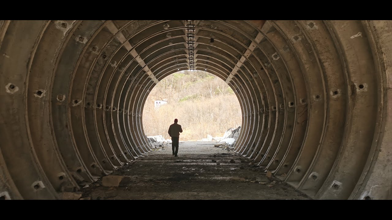 Магадан. По дороге на отсыпку, старые ангары, ручей и Нагаевская бухта ...