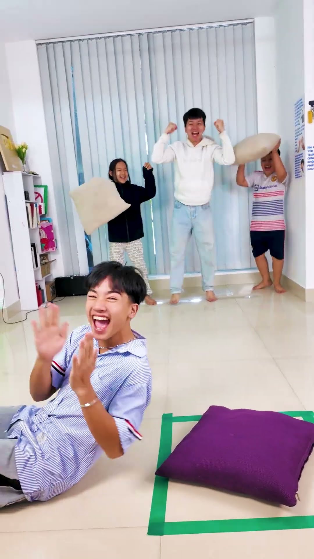 ACC - Trò Chơi Đẩy Gối Tới Đích || Push the Pillow to the Finish Game. #funny #trollteam #trending