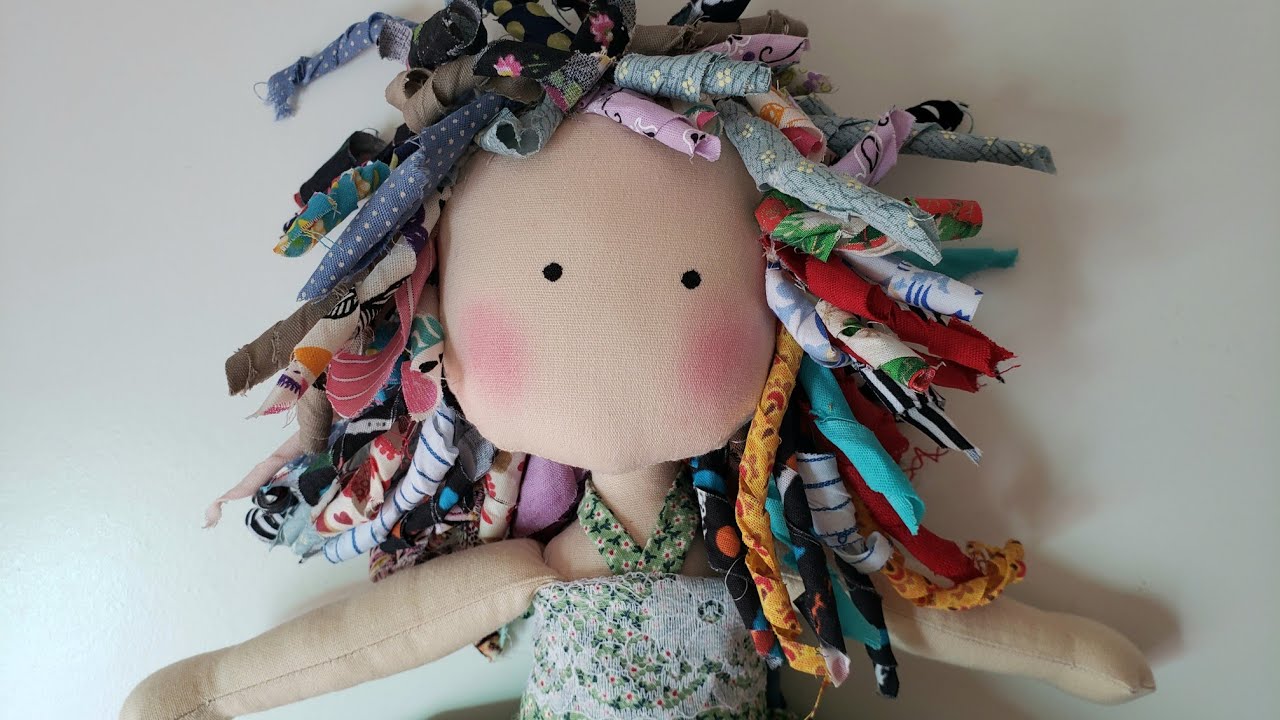 BONECA CACHINHOS DE RETALHOS REUTILIZAÇÃO/RECICLAGEM/UPCYCLING/SUSTENTABILIDADE🪡🌍