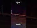 נהגת נמלטה משוטרים - וזרקה אקדח מחלון הרכב