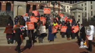 Woburn teachers take strike to the State House