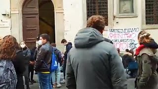 “Devono garantirci il ritorno a scuola in sicurezza”, presidio Priorità alla Scuola e dad all’aperto