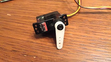 EzUHF Hitec Servo Jitter - 2.4ghz TX comparison, digital servo behaviour.