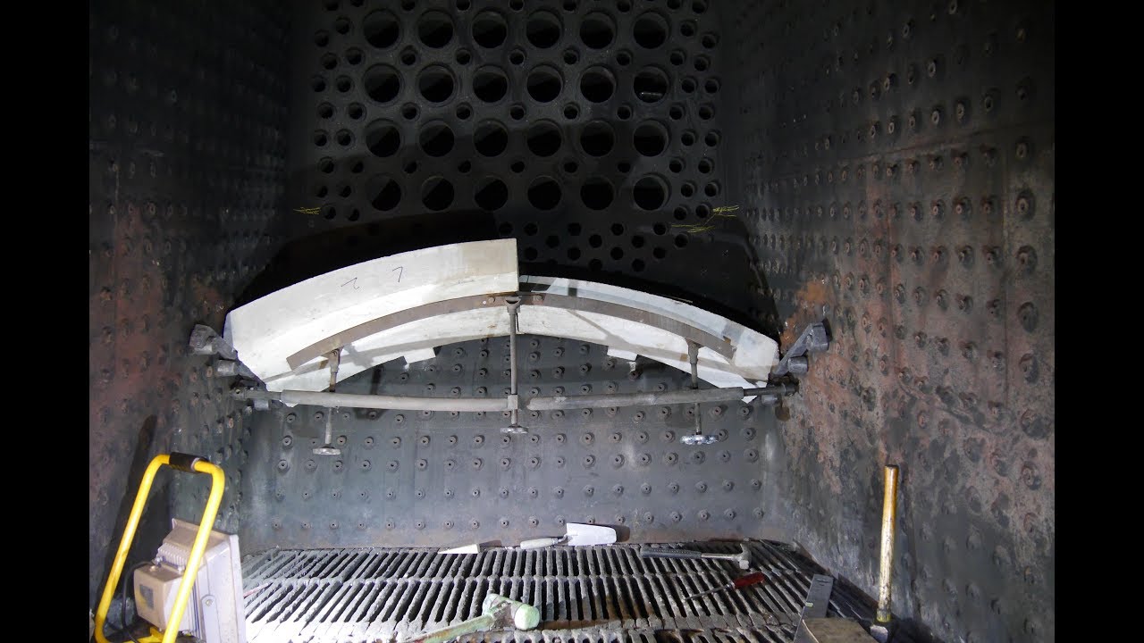 01 202, die Lok erhält einen neuen Feuerschirm