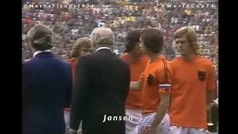 Johan Cruyff (14) presents Netherlands at final #WorldCup74