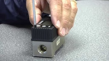 Tracer Flowmeter Battery Installation