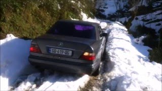 Mercedes E 320 in snow (w124)