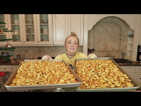 SUPER EASY SNACK - Vlogmas 24 | Meghan McCarthy