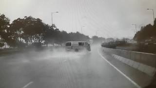 20160702 大埔吐露港公路交通意外 貨Van車大雨下驚險一幕