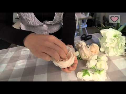 Video: Sådan Væver Du En Bryllupskrans På Dit Hoved Fra Blomster Med Dine Egne Hænder