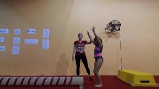 Jump half turn and straddle jump dismount