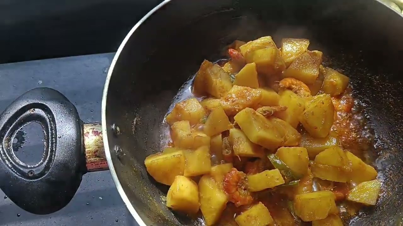 রমজান মাসের জন্য গরুর মাংস কিনে আনলাম । বেগুন দিয়ে পেঁপের বড়ি আর চিংড়ি মাছ রান্না করলাম।