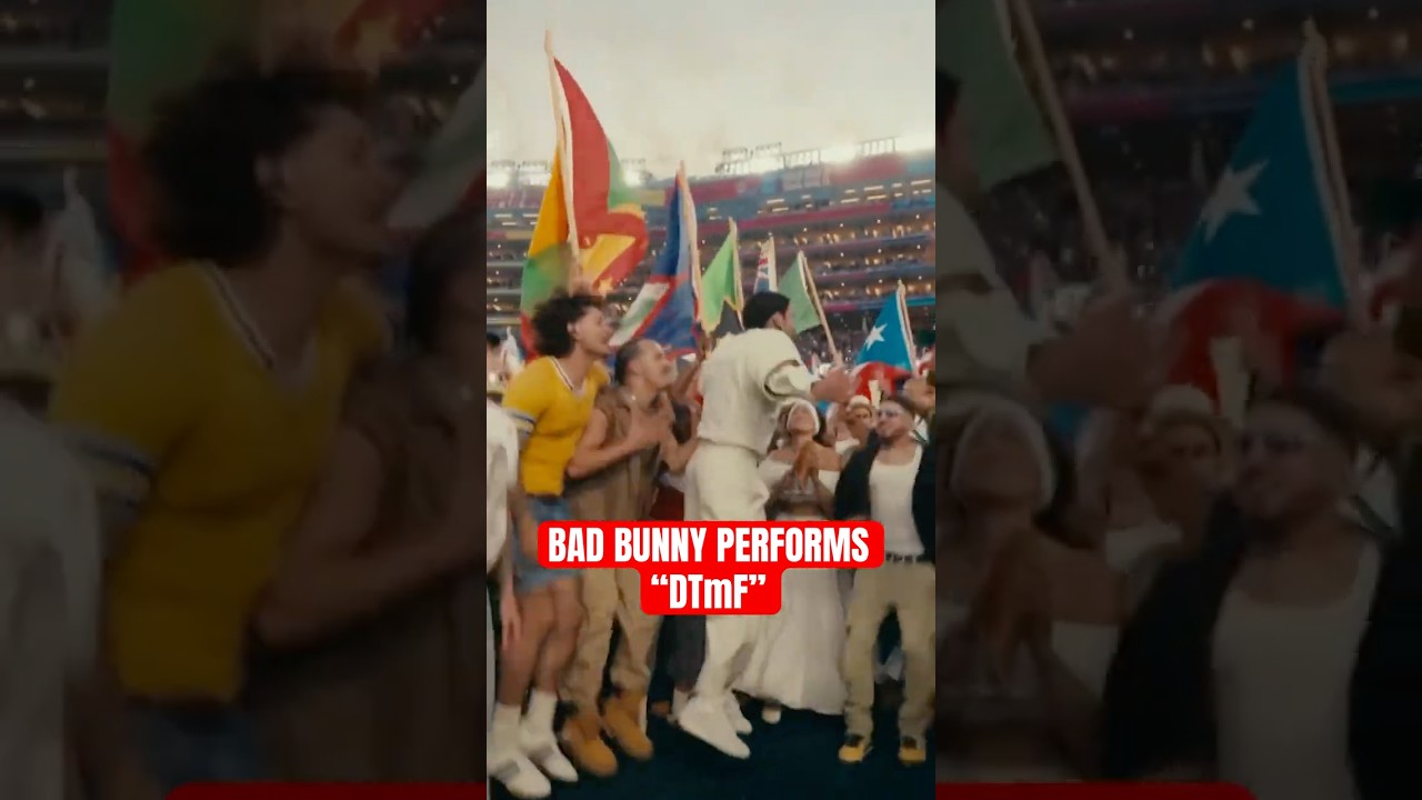 Download Bad Bunny Performs “DEBÍ TIRAR MÁS FOTOS”.....🎤🎶 💃 MP3