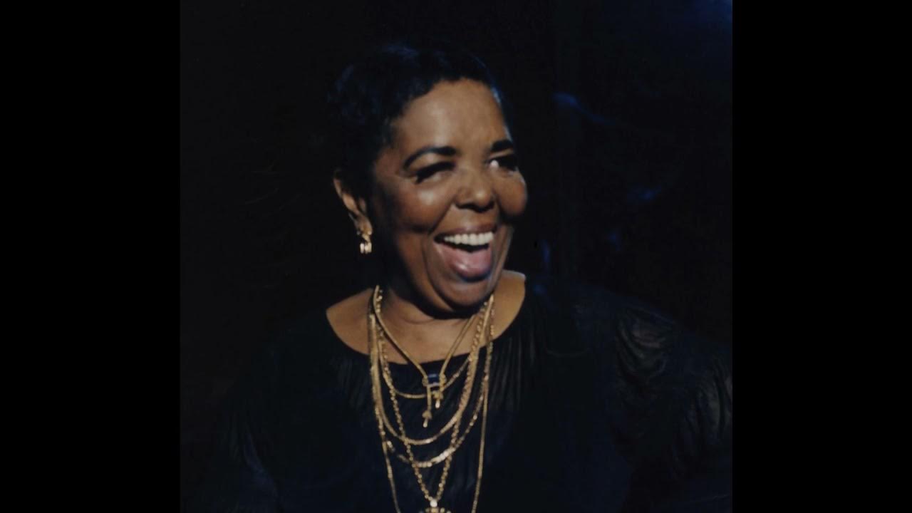 Кабо верде певица сезария эвора. Yamore cesaria evora. Сезария эвора в архангельске. Сезария эвора памятник. Сезария эвора.