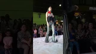 Fashion Show Anne Avantie Payung Fantasi13