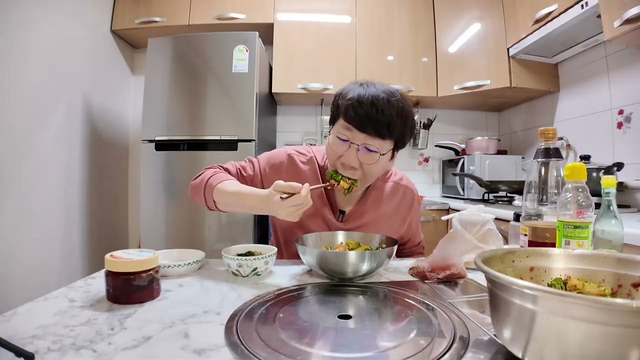 요즘 두쫀쿠보다 유행한다길래 저도 봄동 비빔밥 한 번 해먹어 봤습니다