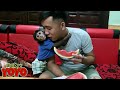 YoYo JR's  reaction when dad eats watermelon alone