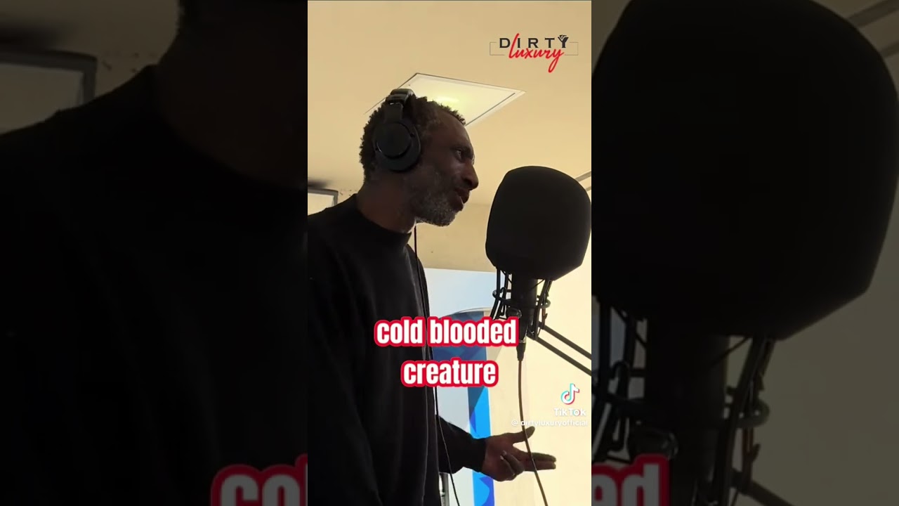 HomeLess Man Raps 🫢Better Than Drake  #shortsfeed #freestyle #taylorswift