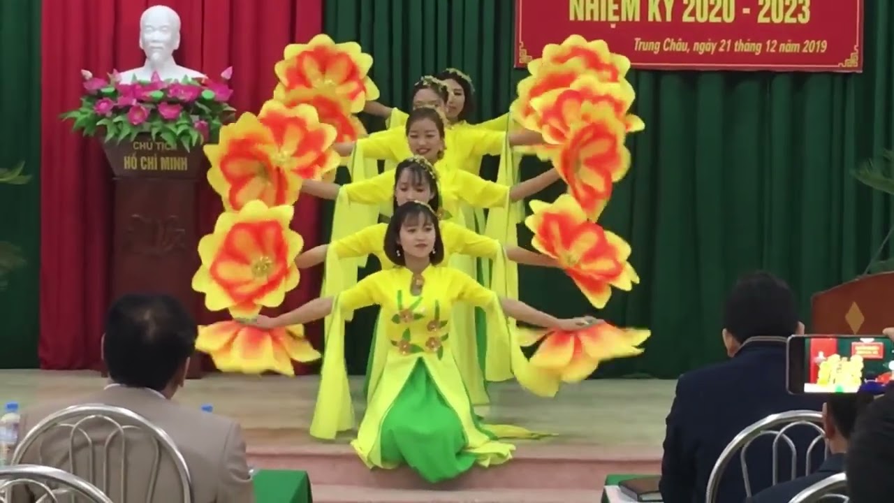 MÚA ĐẢNG ĐÃ CHO TA MỘT MÙA XUÂN