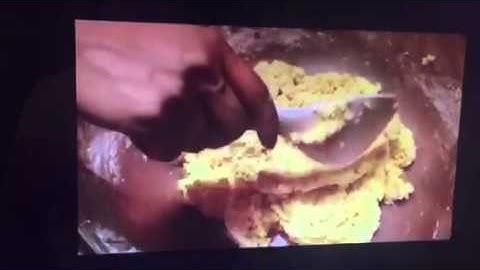 How to mix and make Hmong Corn Cake!Hmong style.Ncuav pob kws nplaum