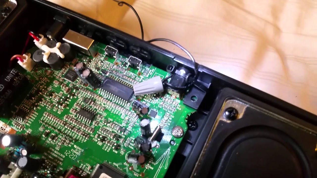 Ремонт сломанного антенного провода iHome ID92 iPod iPad iPhone с помощью док-станции Apple Dock