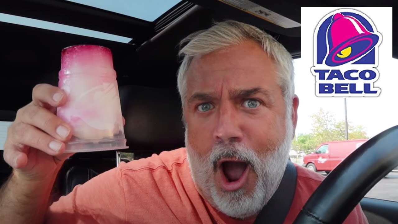 TRYING THE NEW VERY MESSY TACO BELL DRAGONFRUIT FREEZE! YouTube
