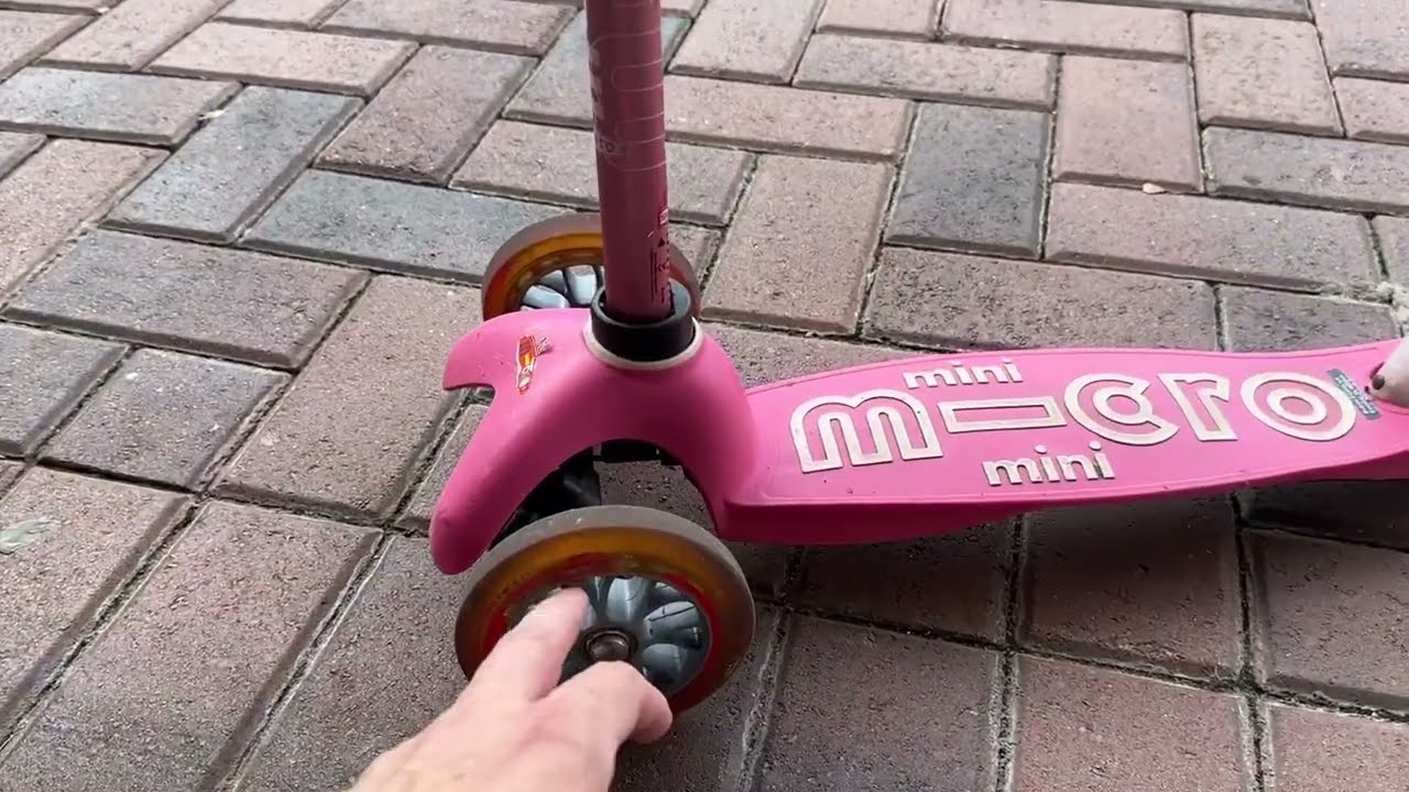 Micro Kickboard Mini Deluxe 3 Wheeled, Lean to Steer, Swiss