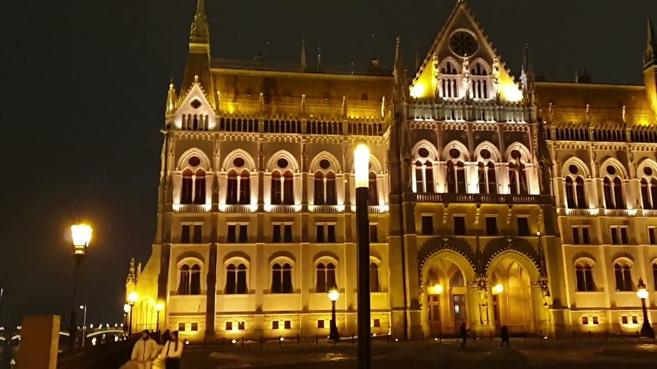 Parliament house in Budapest  at night 2026 مبنى البرلمان فى بودابست عاصمة المجر٢٠٢٦ فى الليل