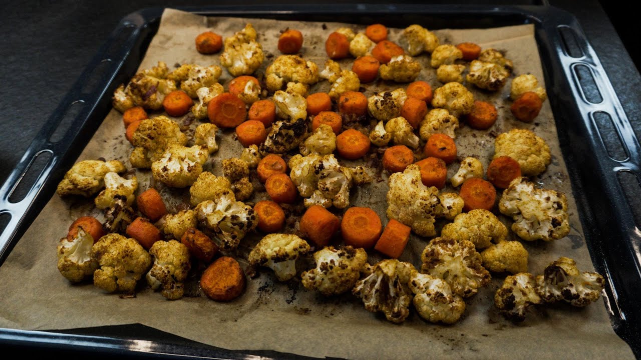 PROSTA SAŁATKA Z PIECZONEGO KALAFIORA Z TAHINĄ