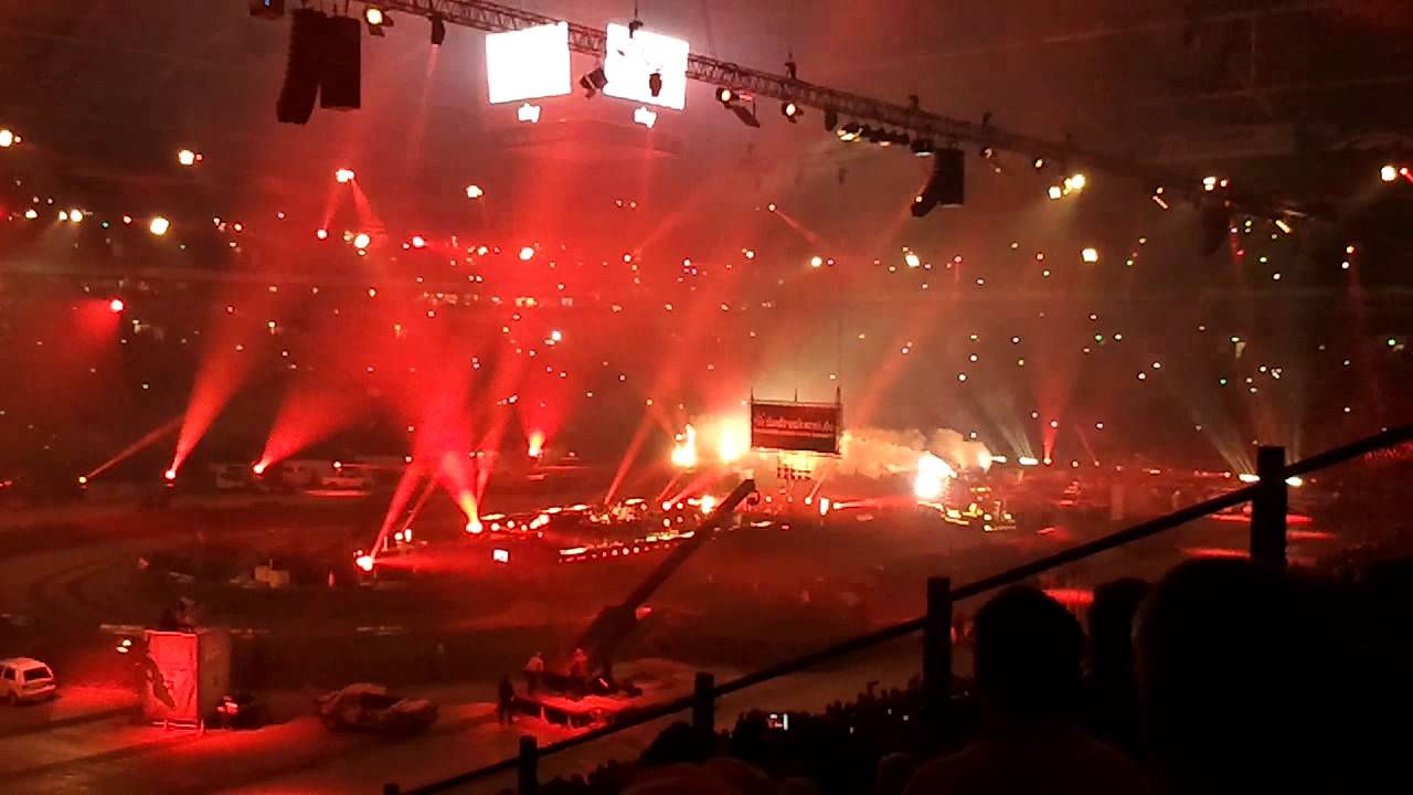 TV Total Stock Car Crash Challenge 2011 HD - Stefan Raab einfahrt