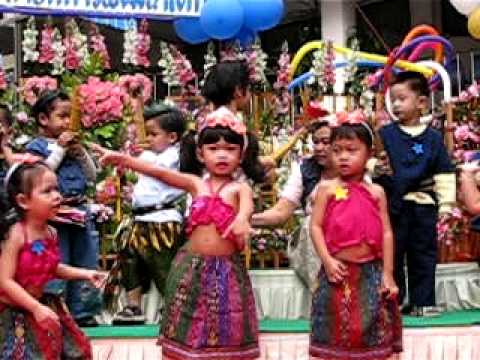 น้องเพียงแสดงงานวันเด็ก Day Care 13-01-2012