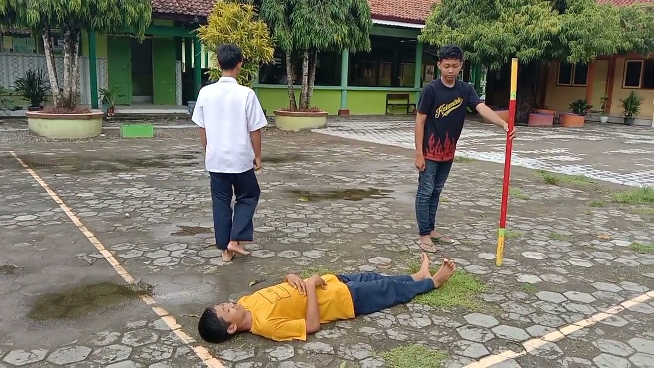 praktek menaksir tinggi