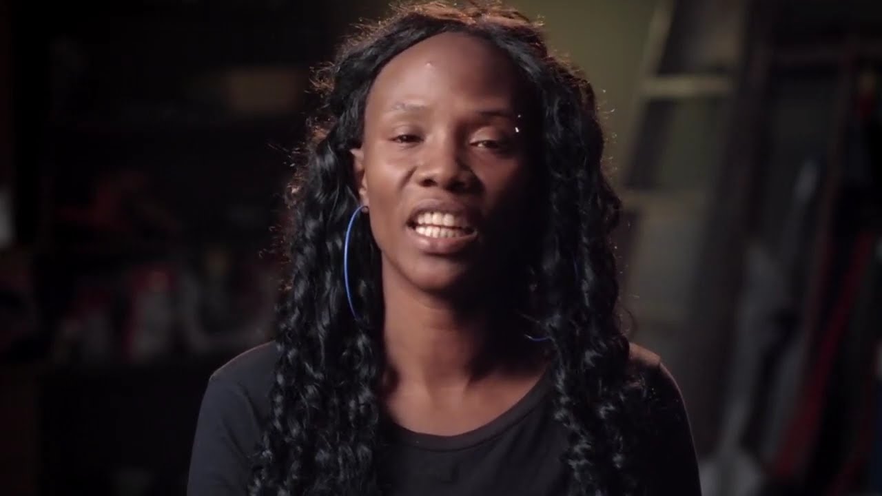 Crímenes imperfectos | SE OCULTA ENTRE LAS SOMBRAS | ID en Español