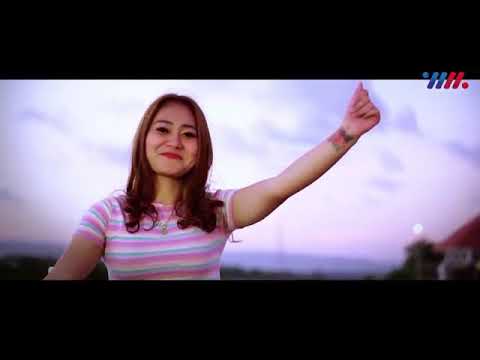 Vita Alvia   Goyang Remes Remes Official MV(360p)