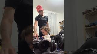 Download Lagu La hija del DJ presionó un botón y sorprendió a todos #shorts MP3