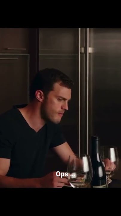 Christian Grey até engasgou com a comida depois dessa …
