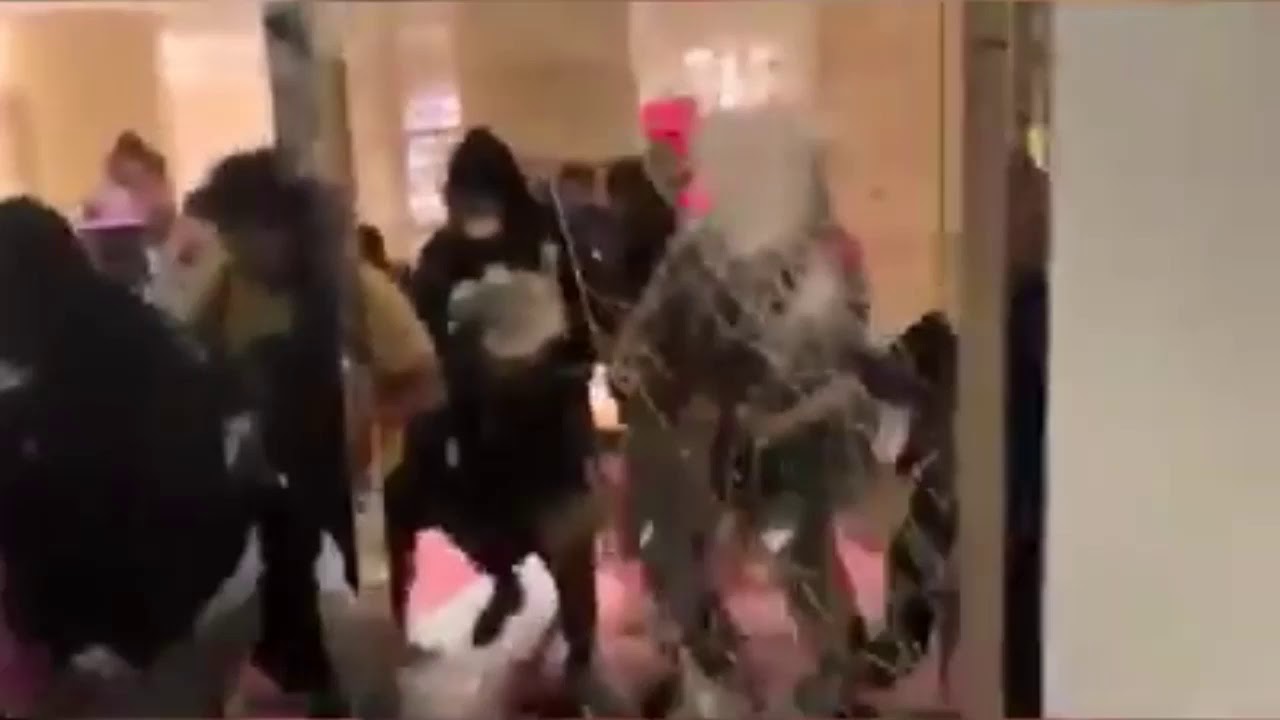 Looting the Louis Vuitton and Gucci Store USA - YouTube