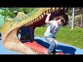 おでかけ 恐竜さんがたくさんいる公園へ遊びに行ったよ！ レオスマイル